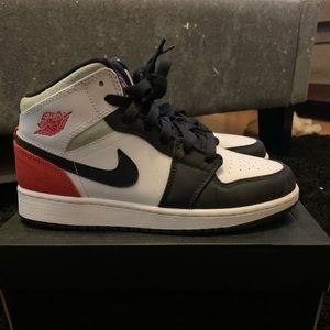 Jordan 1 mid